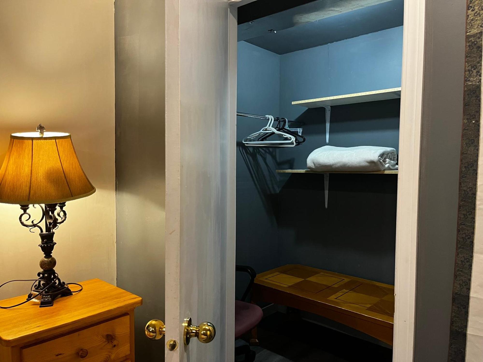 Hidden Valley New Basement Suite With Private Bathroom! Κάλγκαρι Εξωτερικό φωτογραφία
